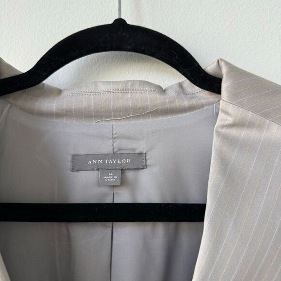 Ann Taylor Women's Two Button Notch Lapel Striped White & Gray Blazer Suit 14 - Picture 3 of 8